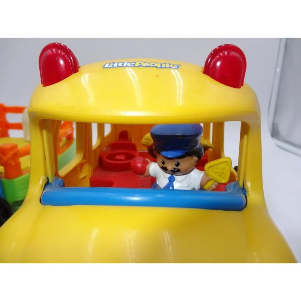 Fisher-Price Little People‎ Choo-Choo Zoo Train Conductor 3 Animals School Bus